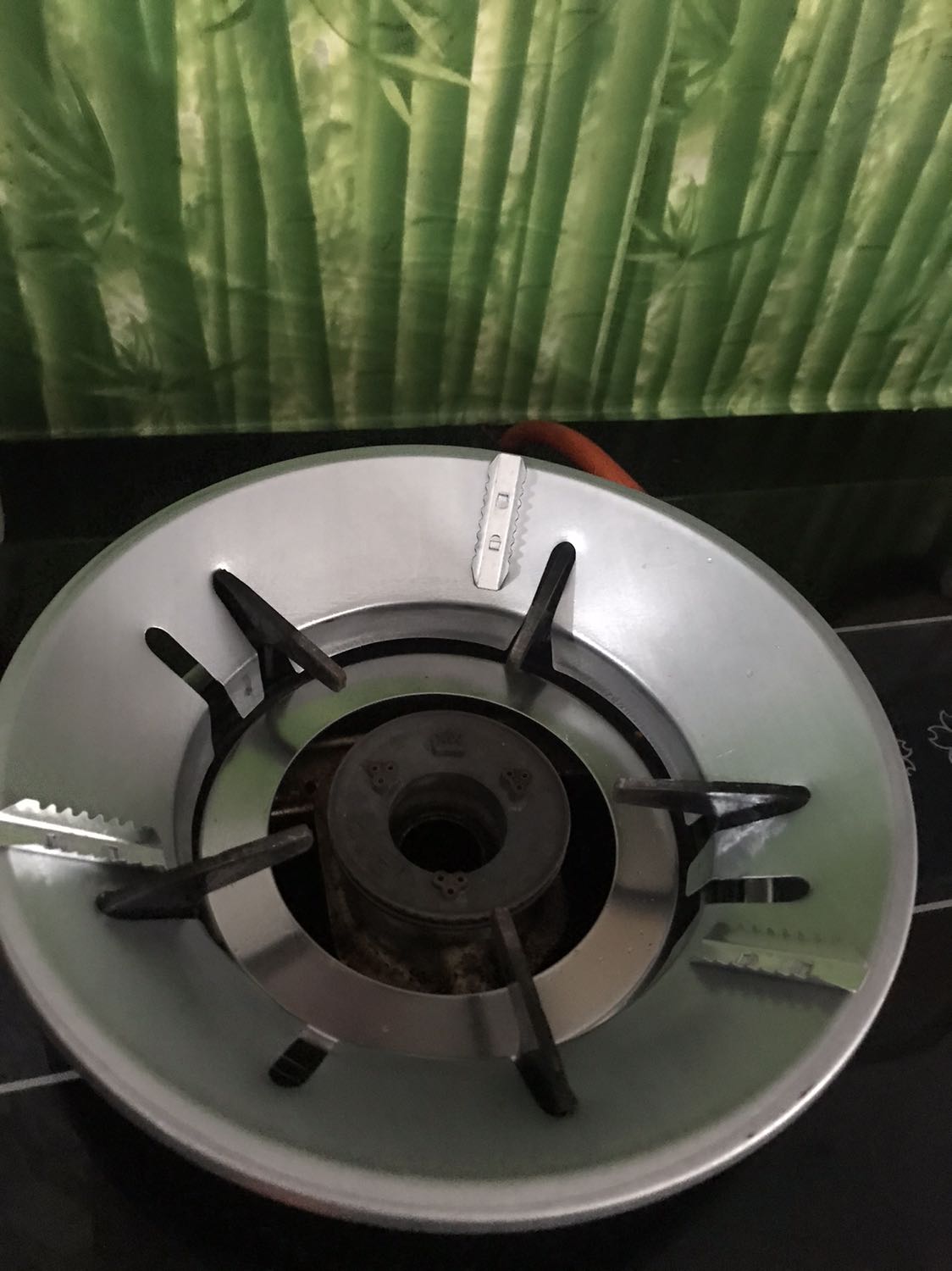 Trước khi đặt hàng mình có nt cho shop hỏi vòng tròn của kiềng bn cm, shop ko trả lời chỉ nói vừa tất cả các loại bếp. Mình đăt hàng chờ cả tuần mới nhận dc mà hàng ko giống như hình mà lại lớn rộng, quá thất vọng