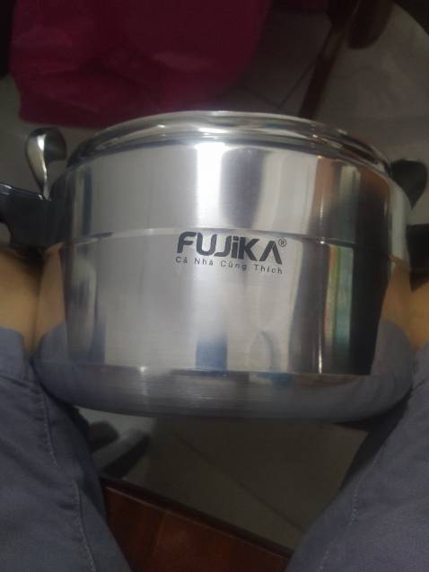 Sản phẩm bị móp méo, trầy xước. Mua nồi áp suất màu đen nhưng giao hàng màu trắng