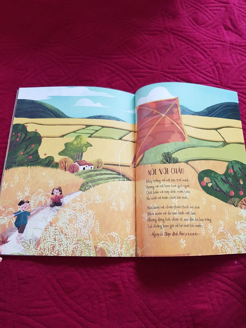 Một cuốn sách tuyệt vời, tranh vẽ đẹp mê ly. Mở từng trang như đc trở về với tuổi thơ. Một cuốn sách để nuôi dưỡng tâm hồn của cả con và cả mẹ