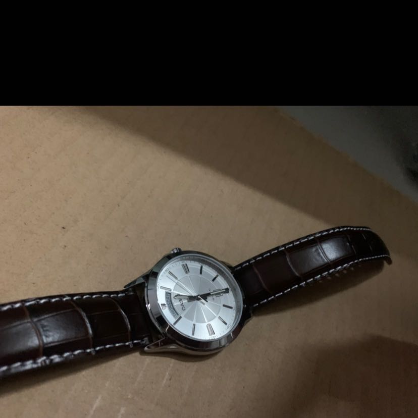 Đây là hàng giả , tôi ko thấy thẻ bảo hành , và tem chống giả củng ko đúng ,