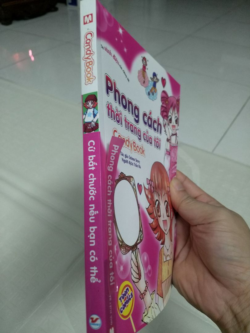 Mua 12 cuốn, mới nhận 4 cuốn mà đã có 2 cuốn bị lỗi rồi. Cuốn phong cách thời trang của tôi thì bị lỗi in tiêu đề thành "cứ bắt chước nếu bạn có thể" phải dán bằng miếng tiêu đề  đè lên nhưng bị tróc keo ra. Thật sự không hài lòng cho đơn hàng lần này, đề nghị Tiki khắc phục.