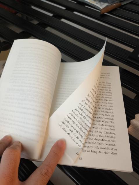 Sách in sợ tốn mực hay gì á ta. Sách mà cứ đoạn in đoạn không