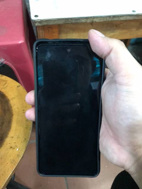 Treo đầu dê bán thịt ***, đưa ốp lưng rộng ra cả khúc như này thì dùng thế quái nào được, cả ốp cả vận chuyển 98k gần 100k mà làm ăn như *** như này