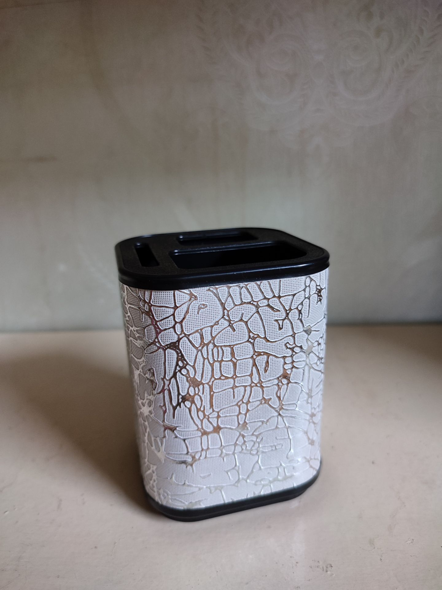 sản phẩm chắc chắn, xinh iu, đóng gói cẩn thận, giao hàng nhanh, nhân viên giao hàng nhiệt tình, thân thiện