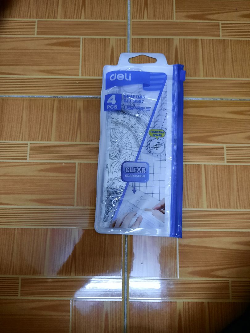 không hài lòng lắm vì trong khi giao hàng trên sản phẩm có nhiều dấu bị trầy nên không còn đẹp nữa