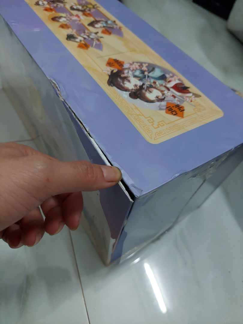 dù đã được đóng gói tốt, nhưng hộp đựng vẫn bị va chạm rách mép. thời gian do dịch bệnh nên mình đặt hàng từ 27/9 đến 25/10 mới giao được,