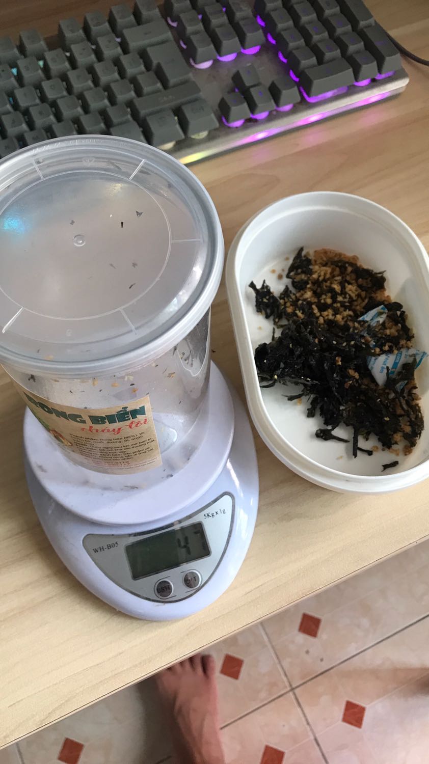 [KHÔNG NÊN MUA] 
Mình ghét nhất kiểu làm ăn khôn lỏi kiểu này. 
Mua về sao thấy 100gram mà ít quá. Nên mình đi cân thử. 
Ghi khối lượng là 100gram nhưng mình cân cả hộp chỉ có 94gram, đổ hết ra cân riêng cái hộp đã là 47gram. Tinh ra khối lượng tinh của có 47gram. Chưa thây ai bán mà tính khối lượng cả bao bì. Kinh doanh *** nạn.