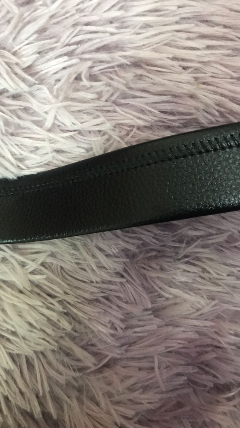 Thắt lưng mềm, dài. Đầu khoá chắc chắn bóng mịn không tì vế. Dễ phối đồ. Mặc với đồ jean hay quần âu quần tây quần thô gì được tất anh em ạ. Đáng giá 5 sao.