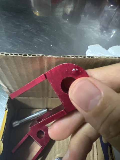 Thiếu mất con tán, hàng đóng k kỹ trầy tùm lum. Chán gì đâu lun :(