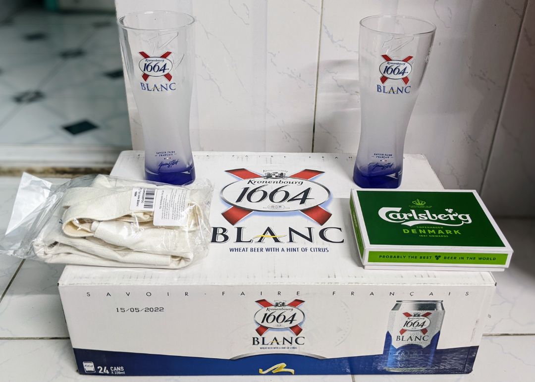 Hàng hóa đóng gói kỹ lưỡng - kể cả quà tặng (2 ly + ví đựng tiền + túi Tote sành điệu). Hạn sử dụng dài (15/05/2023). Quà tặng kèm theo rất đẹp.