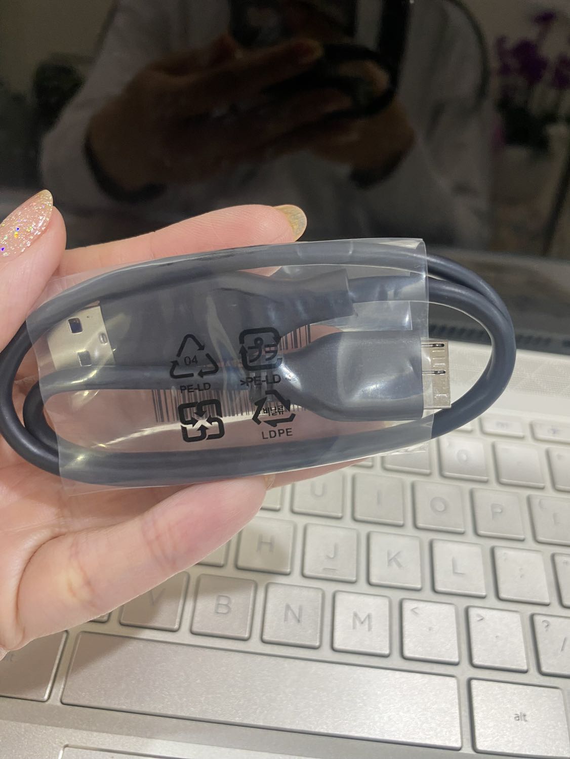 Sản phẩm như hình, cài đặt ổ cứng hơi lâu.