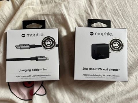 Chất liệu quá đỉnh, thật sự ko nghĩ hàng 3tr chất lượng lại quá tuyệt vời như thế, còn được tặng kèm sạc cáp. Tiếc là không tìm thấy bản có touchpad cho ipad pro 12.9 :)