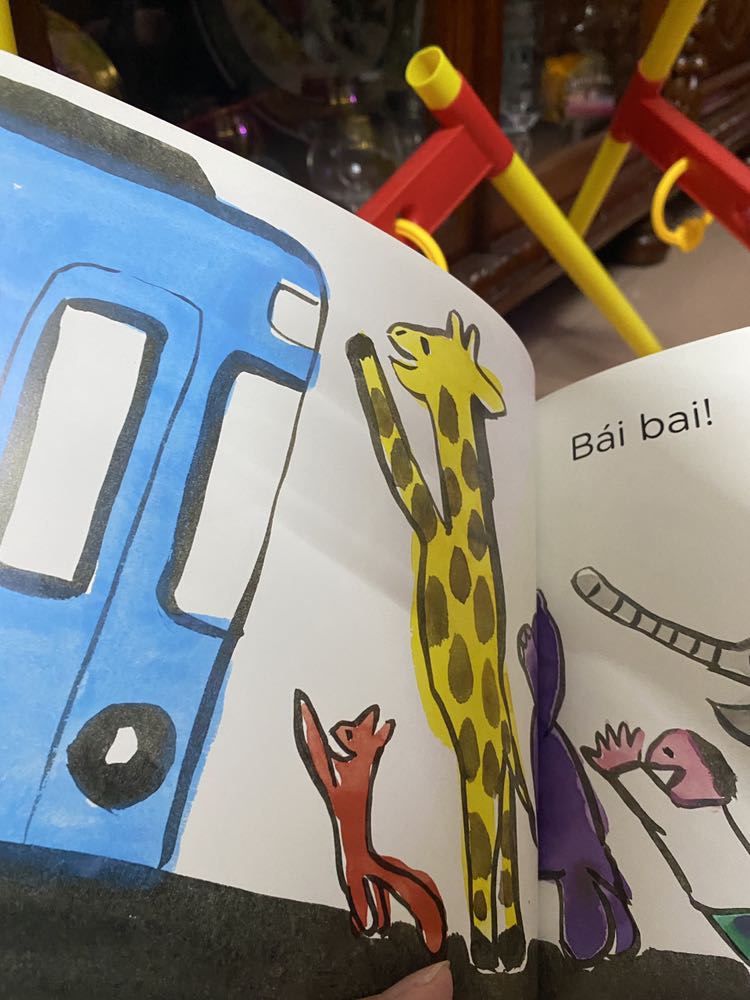 cuốn này con trai mình mê lắm vì thích các bạn động vật trong truyện, sách chính hãng yên tâm an toàn cho con