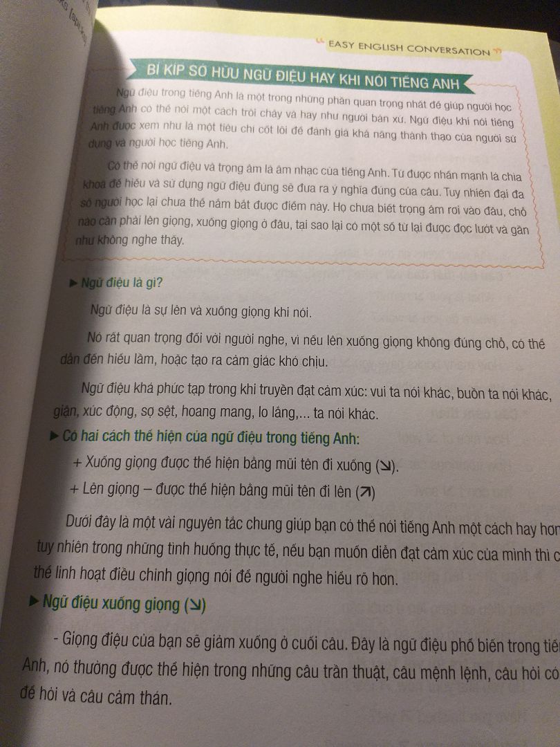 Sách đẹp, lúc giao về không bị mối méo nhiều, bên trong sách có màu dễ nhìn dễ sử dụng, kiến thức mình thấy khá hữu ích. Rất nên mua nha mọi người