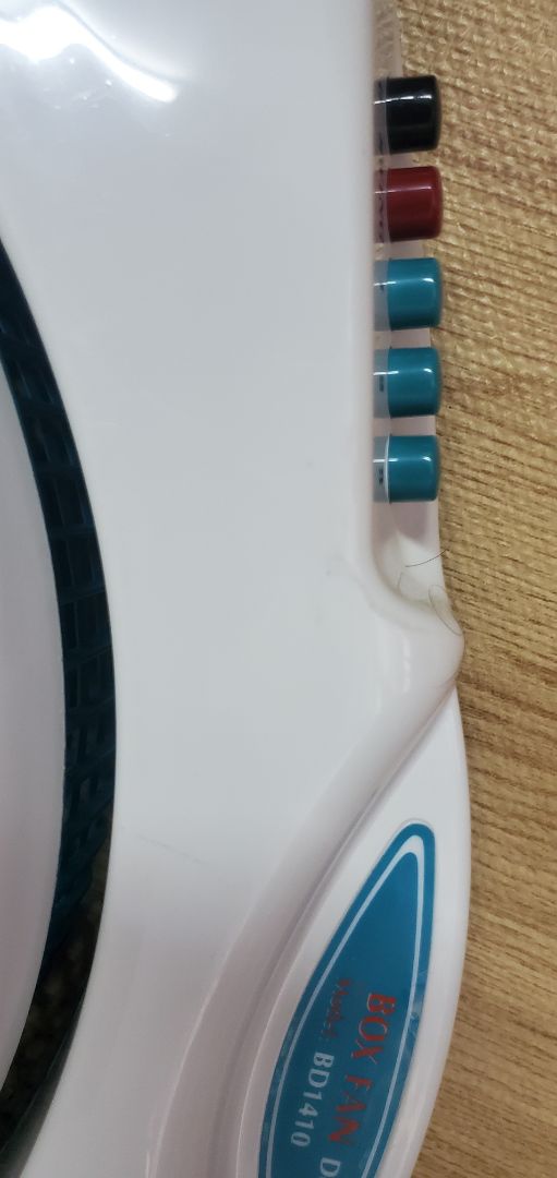 Quạt dùng ok, mạnh. Nhưng hàng giao trầy xướt nhiều quá, lười đổi nên dùng luôn. Quạt dùng ok, mạnh. Nhưng hàng giao trầy xướt nhiều quá, lười đổi nên dùng luôn.