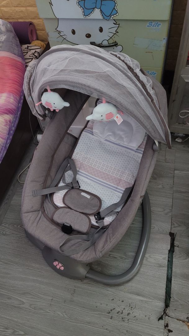 chắc do dịch nên giao hàng chậm, nôi đẹp , nhẹ mà chắc, hơi khó lắp ráp, nút bấm còn chưa hoàn thiện lắm... chắc do dịch nên giao hàng chậm, nôi đẹp , nhẹ mà chắc, hơi khó lắp ráp, nút bấm còn chưa hoàn thiện lắm...
