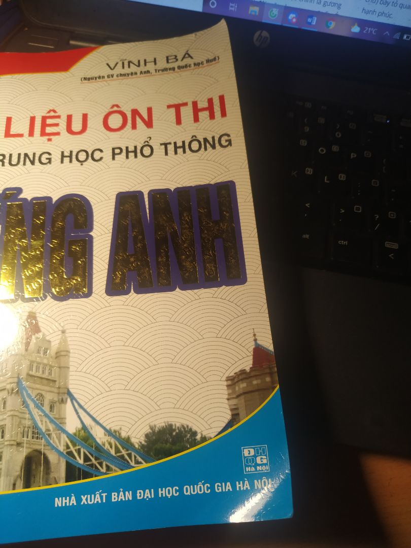 bọc sách quá sơ sài, k có gì ngoài box :D? vì sự hỏi chấm đến từ khâu bọc hàng nên mép sách bị cong. Ngoài ra nội dung vẫn ổn, sách hàng thiệt.