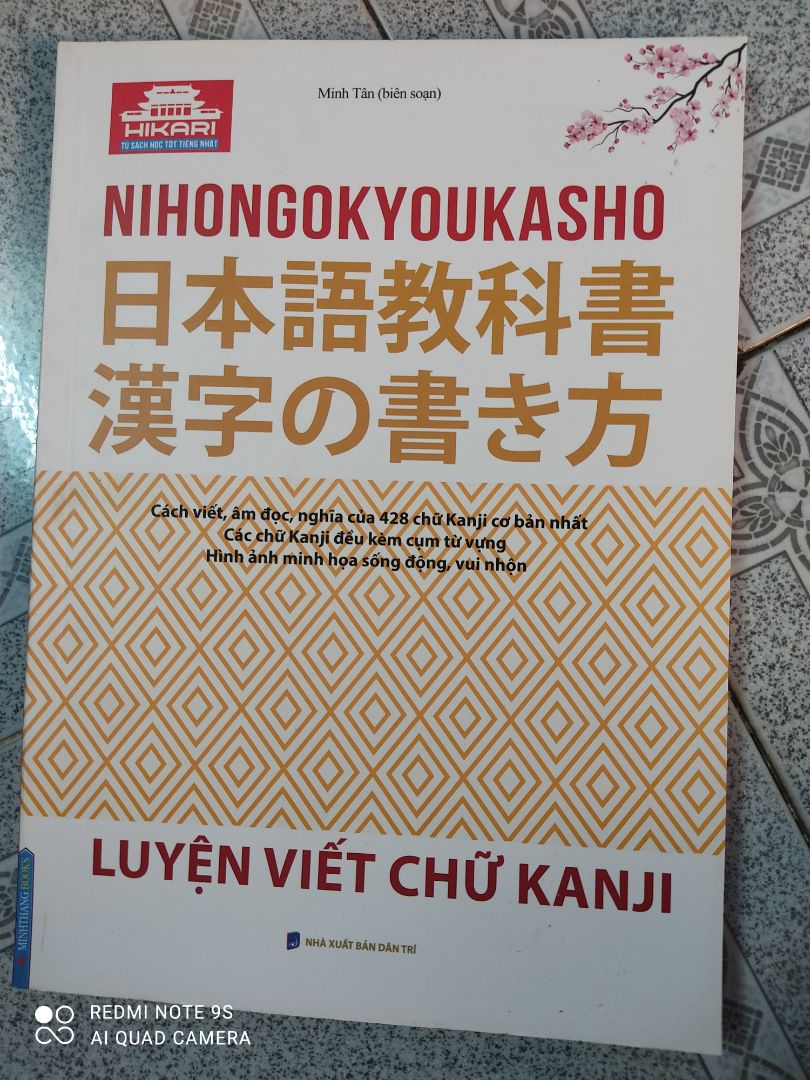Sách chuẩn, đẹp. Tiki giao hàng nhanh, đóng gói cẩn thận