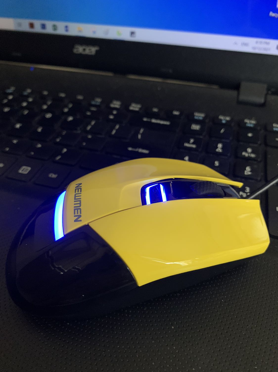 Hàng ổn, giá oke. Cầm dễ chịu, thao tác khá mượt. Bị cái ko có màu khác, màu này trẩu xỉu :))) Hàng ổn, giá oke. Cầm dễ chịu, thao tác khá mượt. Bị cái ko có màu khác, màu này trẩu xỉu :)))