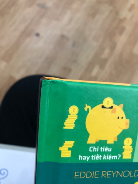 Sách của mình bìa rất cũ, giấy dính nhau và nhàu phần gáy