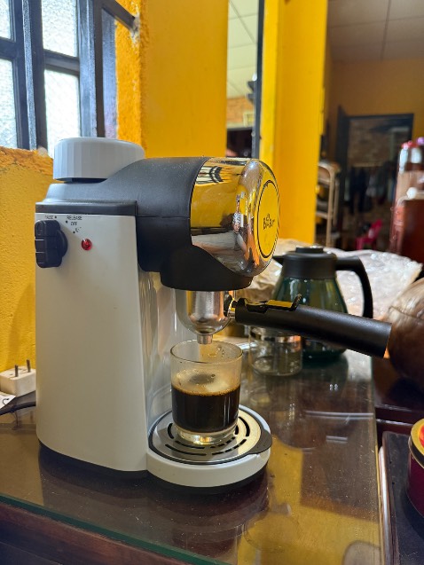 Máy pha phim bình thường, không được Espresso. Sản phẩm rất nhiều bất tiện, không dễ dàng sử dụng.