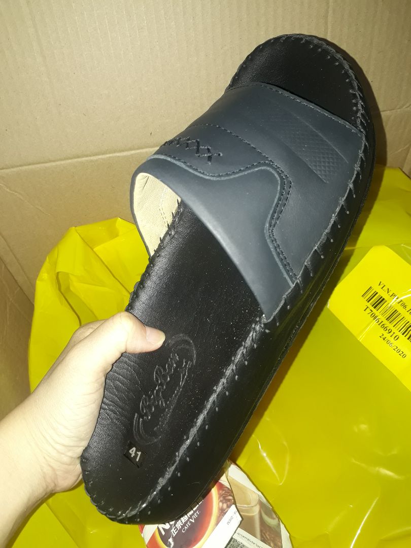 Đôi này mua cho papa nè. cầm nặng tay lắm nhe. đường may chắc chắn. mình mang thử rất êm luôn ạ