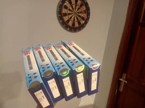 Khẩu trang thơm mùi quế, dày dặn và không gây khó chịu trên da khi sử dụng. Đi ngoài mưa nhỏ thì không bị thấm nước vào bên trong như những khẩu trang khác (khá ưng điểm này). Chấm điểm 9,5/10 ạ.