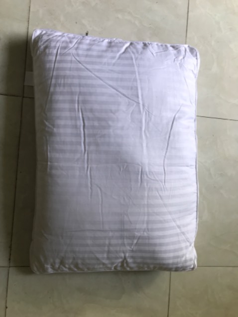 Nằm êm nhưng ruột gối thấp nên cho thêm bông gòn vào thêm nằm sẽ êm hơn