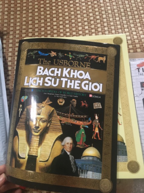 Sách to nặng khoảng 2kg, tranh ảnh màu rõ nét rất đẹp, thik hợp cho mọi lứa tuổi, làm quà cho các bé đam mê lịch sử rất tốt