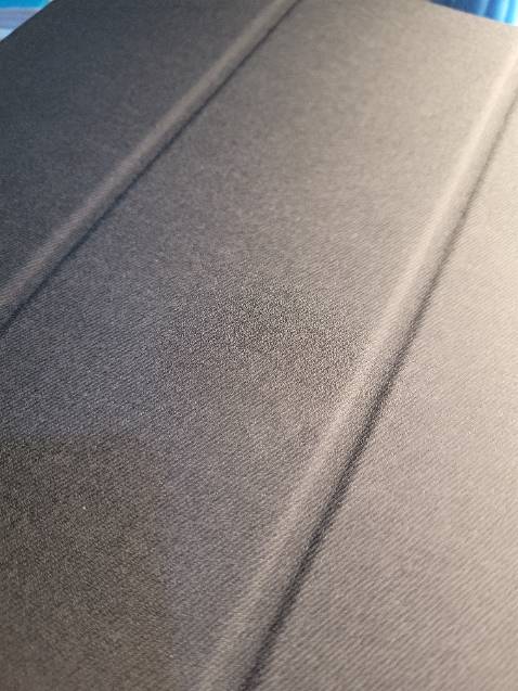 Không đúng màu đã đặt hàng. Đặt màu xanh gửi hàng màu đen. Vẫn thanh toán nhưng ko hài lòng