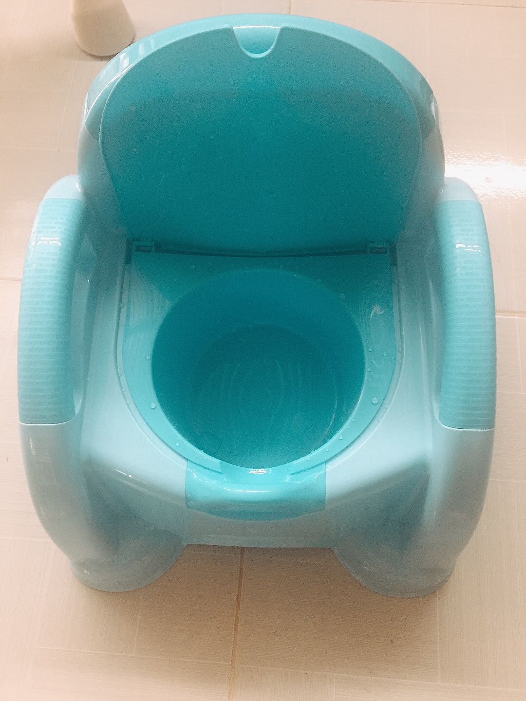 Đóng gói cẩn thận, chỉ bị trầy bên hông 1 tí. 
Hàng giá rẻ, chất lượng, bé ngồi rất vững, vừa với các bé từ 5 tháng tuổi trở lên. 
Con mình ngồi rất vừa, rất thích k bị đau mông, k khó ngồi. 
Bạn nào muốn mua bô dạng ngồi và giá cả rẻ vô cùng thì mua loại này.