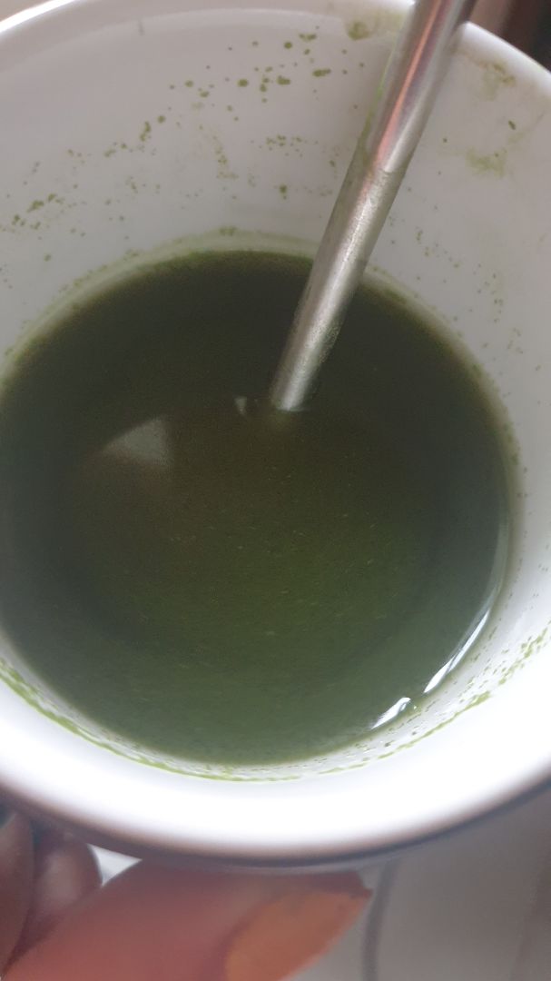 lần đầu chưa quen hơi khó uống, nhưng lần sau mình cho thêm ít mật ong uống thấy dễ hơn, vị cũng ngon hơn, khử mùi rau cần đi💯