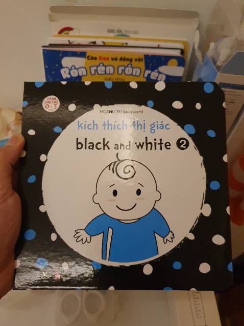 Sách đẹp, bìa cứng cầm rất thích, hình ảnh sắc nét, em bé mình rất hợp tác.
Shop giao hàng nhanh.