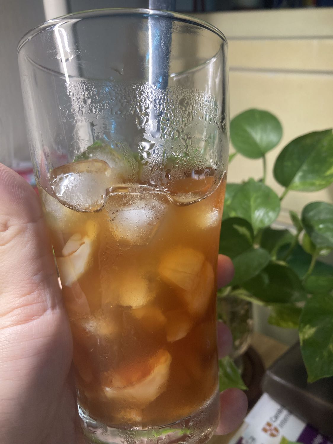 Mình nhận được cafe rất nhanh. Thật bất ngờ khi mở gói cafe và nhận được thông điệp. Quả thật các bạn rất biết cách lấy lòng khách hàng và thực sự là các bạn đã làm mình rất rất hài lòng. Từ bao bì, đóng gói, thông điệp đến chất lượng cafe. Mình định để hôm sau pha nhưng rất tò mò nên phải pha ngay 1 ly. Hoàn toàn là cafe nguyên chất, thơm một cách vốn dĩ rất cafe. Hoàn toàn không có hương liệu khác như bơ hay bắp. Khi pha và nếm thử đúng đắng và có vị chua nhẹ. Mình rất hài lòng với chất lượng cafe này. Nhân tiện có mùa vải, làm ngay một ky cafe ủ lạnh với vải tươi, thật là tuyệt vời. Mình sẽ dùng tiếp các sản phẩm từ các bạn và rất sẵn lòng giới thiệu cho bạn bè.