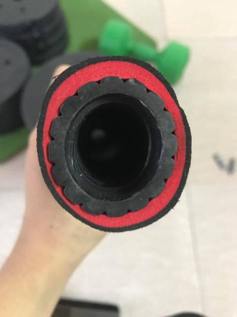 tạ của em thì không bị xước hay bị vỡ, nhưng mà cái thanh nối 1 đầu bị méo như trong hình , không nối được với tay cầm ạ, mình vẫn cho 5 * nhưng mà , mọi người cho em hỏi nên fix cái thanh nối thế nào để cho nó nối được với tay cầm ạ.