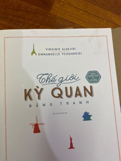 Giao cực nhanh. 10h sáng mình đặt thì 6h chiều ship gọi giao (mình đặt giao tiết kiệm). Sách đóng gói kĩ. Nhưng sách bị bẩn ở nhiều trang, hic