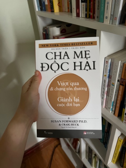 Mình mới đọc review nhưng rất thích vì mình quan sát thấy nhiều người bây giờ bị tổn thương vì mối quan hệ gia đình trong quá khứ. Mình có thể cũng tổn thương nên cần hiểu để chữa lành sau đó cư xử với con để con có cuộc sống tốt nhất