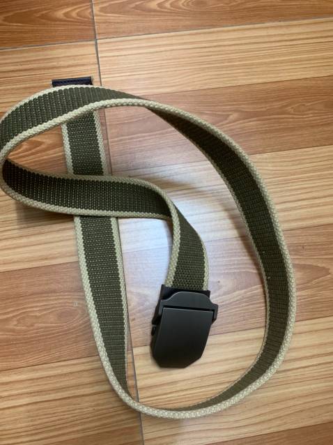 dây lưng rất đẹp shop nhé màu sắc ổn mặt khóa trơn đơn giản nhưng rất bóng và hợp thời trang. cảm ơn shop rất nhiều