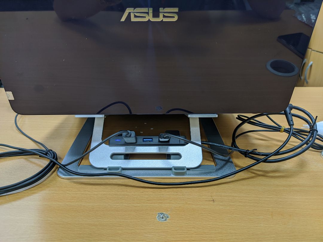 Giao hàng nhanh hơn dự kiến. Hub có 4 cổng giúp mở rộng kết nối của laptop. Dùng để tối ưu không gian làm việc rất tốt. Hiện tại chưa gặp vấn đề gì.