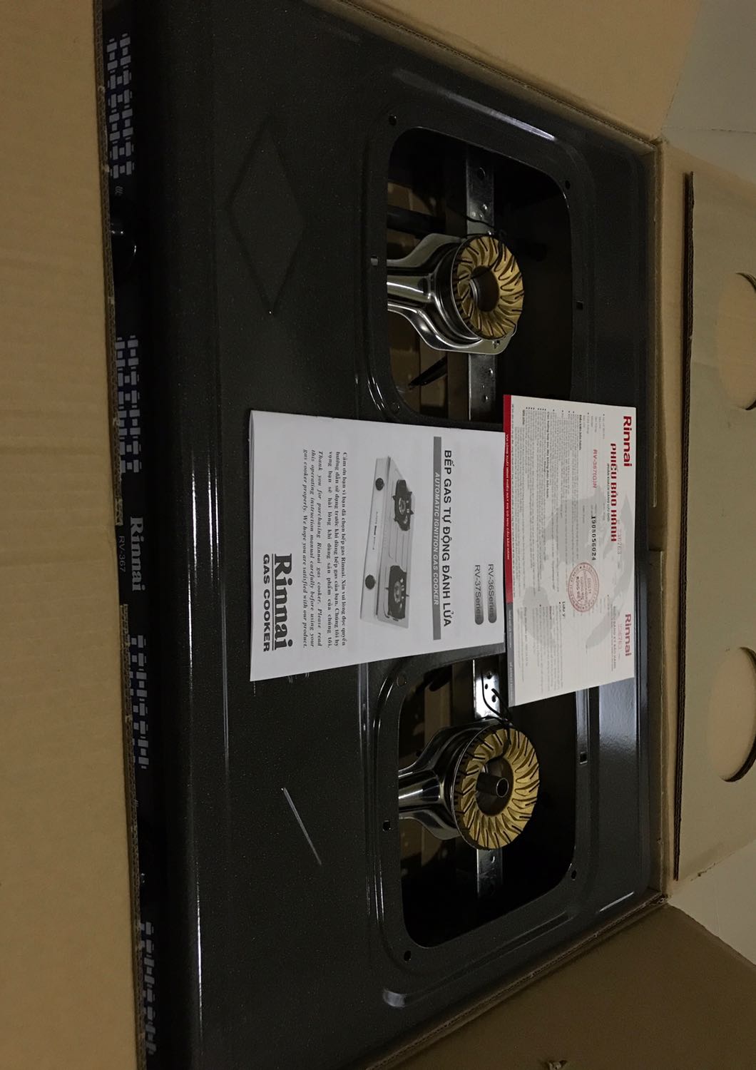 Bếp đẹp, giao nhanh, có phiếu bảo hành và sách hướng dẫn đầy đủ