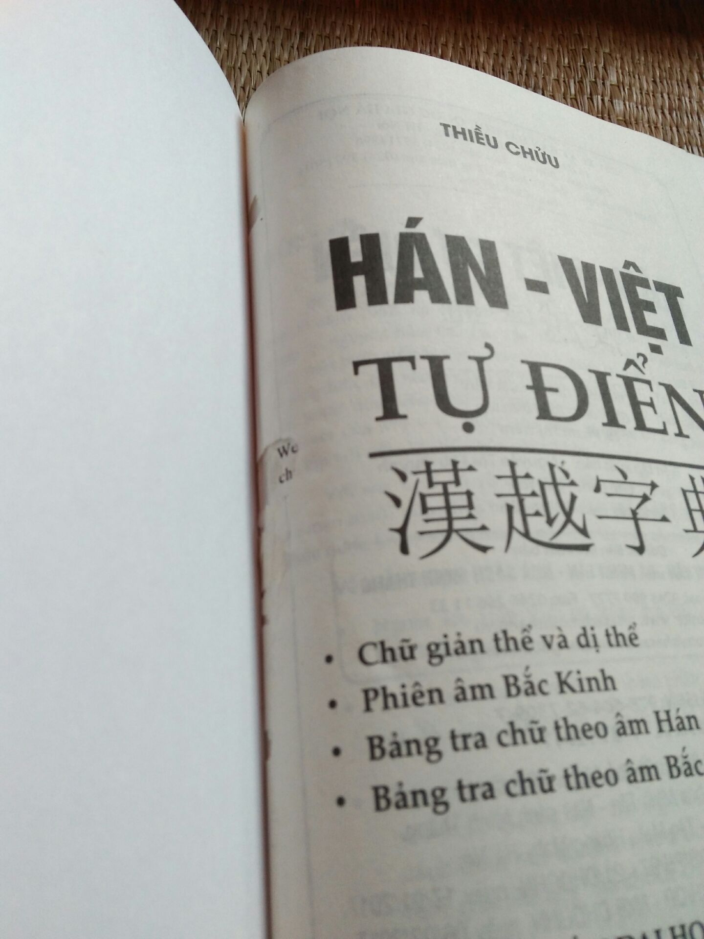 Sách chất lượng khá ok nhưng bị rách trang đầu và có những chữ hơi bị mờ!