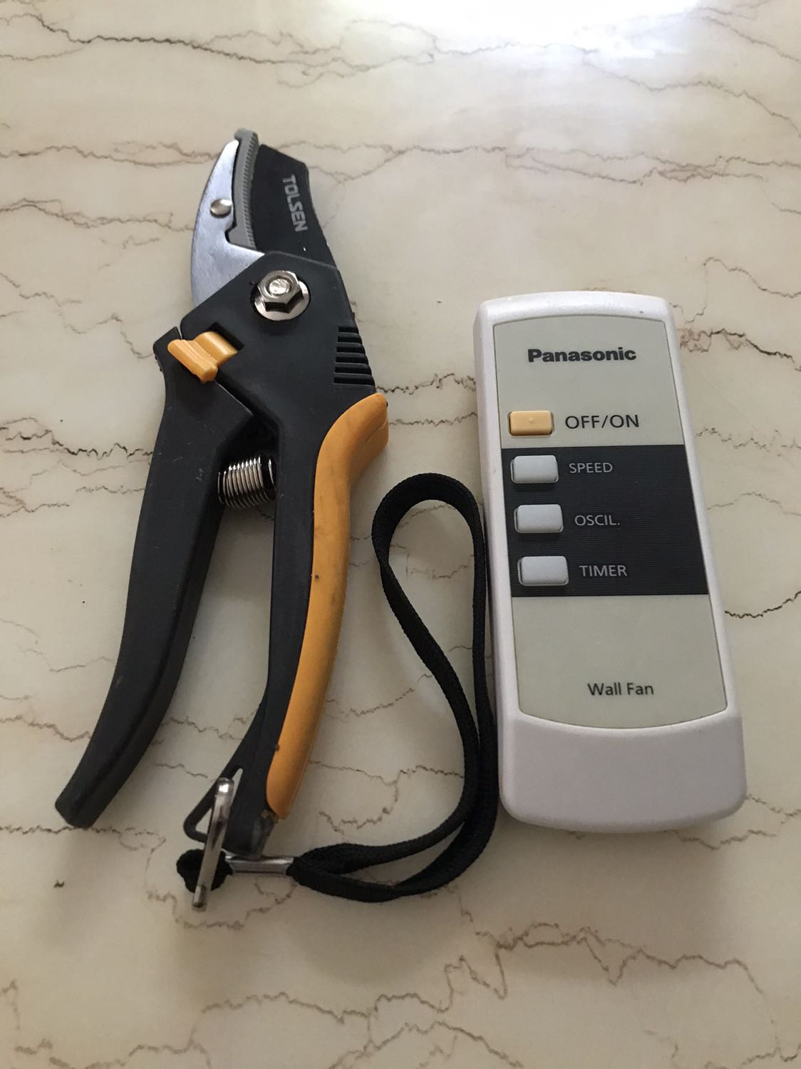 Kéo bén và cầm êm tay