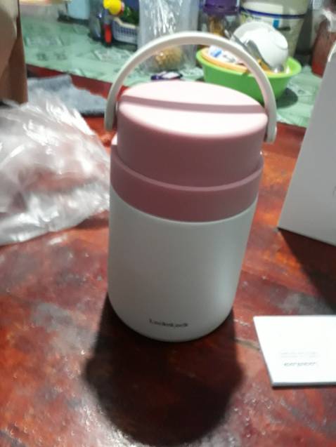 Chat luong kha on . Nhung khay do an qua be