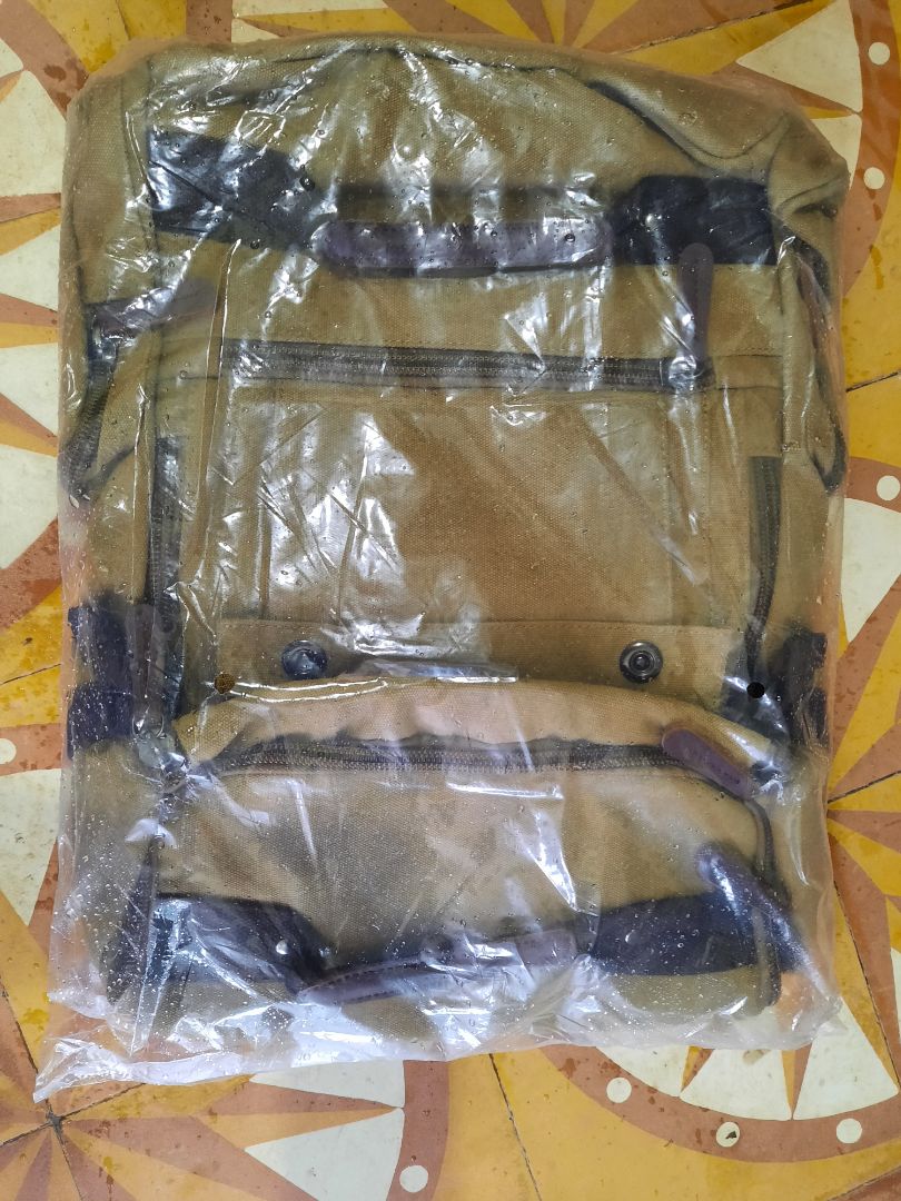 Kiểu dáng thì ok. Nhìn rất bền. Có cái hơi đắt.