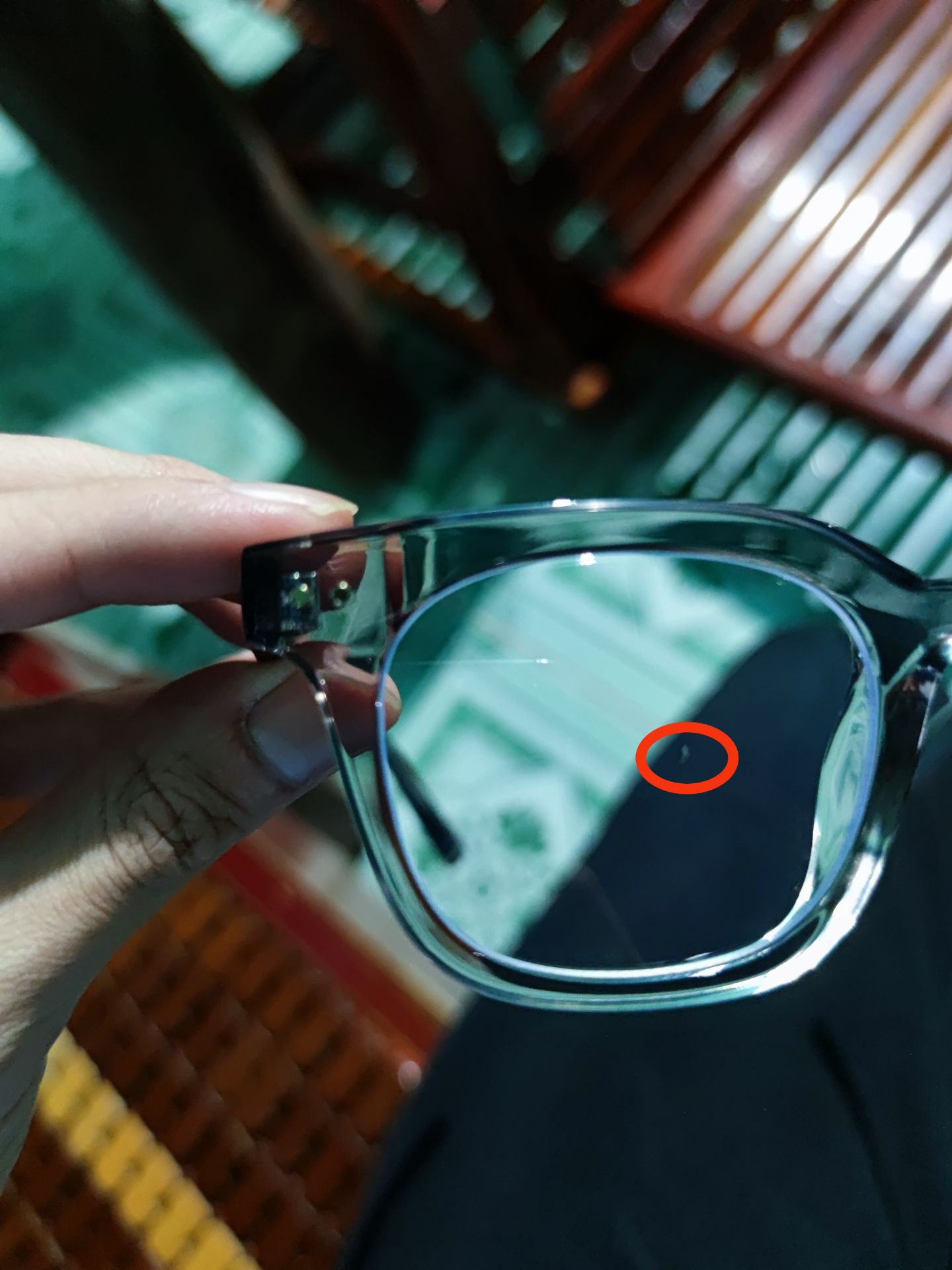 shipper không cho kiểm hàng, thanh toán xong mở ra phát hiện bên trái bị xước