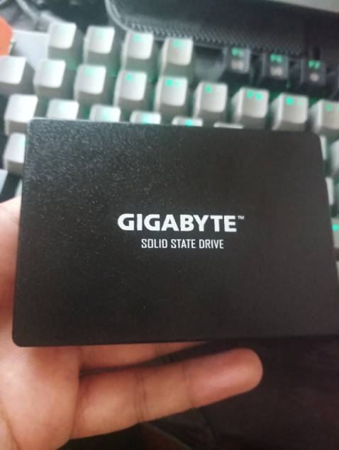 đóng gói chắc chắn, mình đã ***, mới đét 0h sử dụng, tốc độ đọc ghi chuẩn theo công bố. nên dùng SATA 3 trở lên. SATA 2 tốc độ còn 1 nửa thôi. sản phẩm đã bóc siu mà cửa hàng quên không dán tem 😅😅.