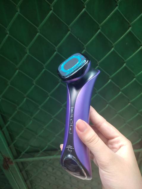 Sp mới của shop chưa có đánh giá nên mua cũng hơi rén mà nhận sp ok hết sức màu đẹp hơn hình cầm nhẹ tay dễ xài shop hổ trợ nhiệt tình !!! Phiếu bảo hành đầy đủ 10 điểm 👍👍👍