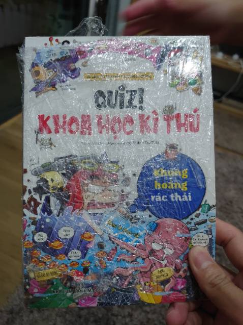 Hàng đóng gói cẩn thận, sách được bọc túi bóng chống xước. Bộ truyện truyền tải kiến thức theo ngôn ngữ hài hước, trẻ rất thích thú khi đọc. Tiki now giao siêu nhanh sau 3 tiếng.