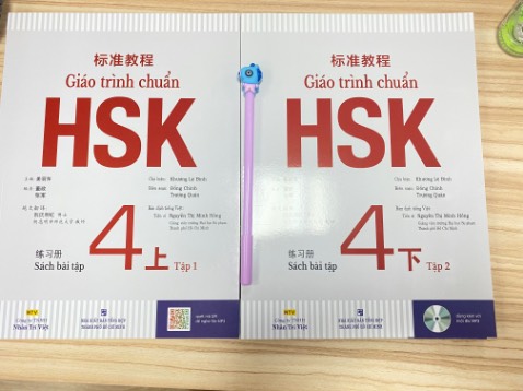 Giao rất nhanh, hoả tốc nhưng mình được free ship.
Sách in đẹp, chất lượng và còn tặng thêm cây viết tím dễ thương