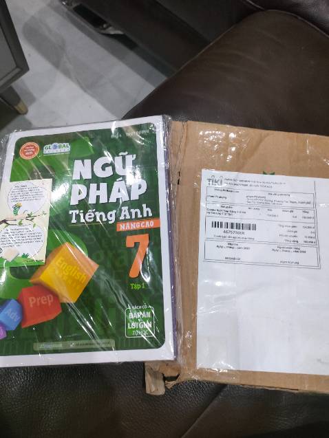 Mua 2 quyễn ngữ  pháp lớp 7 tập 1,2 mà gởi về cho mình quyển tập 1 lớp 6, tap 1 lớp 7
Làm ăn chi lạ vậy.vậy ai dám mua nữa